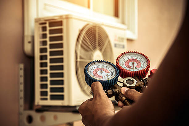 Professional Ductwork Repair technician working in Smithville, IN